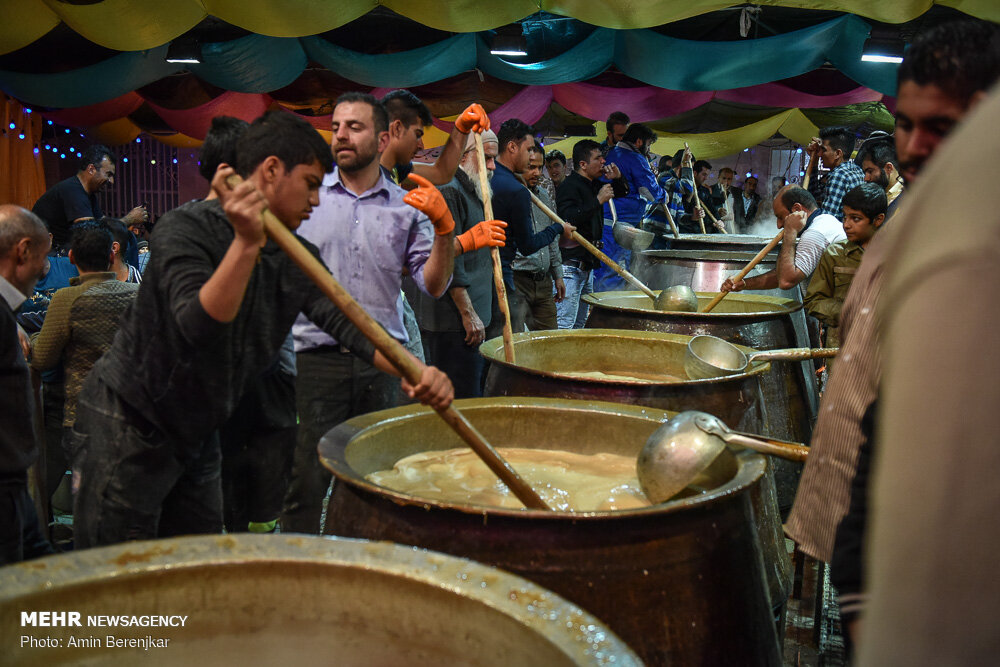 İran'da Muharrem ayında ihsan olarak hangi yemekler yapılır?