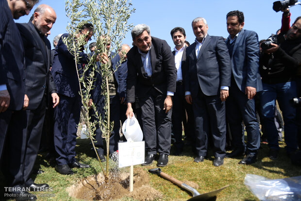  Iranian officials, diplomatic delegations plant trees as a sign of friendship and peace