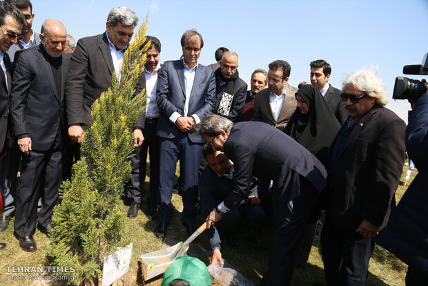  Iranian officials, diplomatic delegations plant trees as a sign of friendship and peace