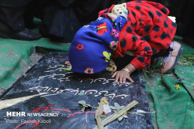 Two anonymous martyrs laid to rest in Payame Noor Uni.