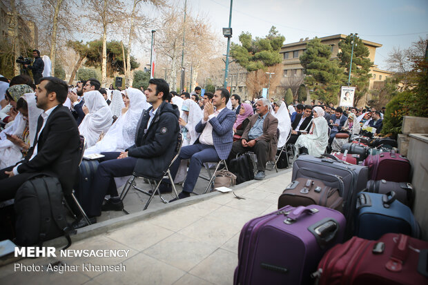 600 Tehran Uni. students wed in mass ceremony