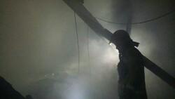 فوت یک نفر در آتش‌سوزی کارگاه تولید مبل در بزرگراه آزادگان