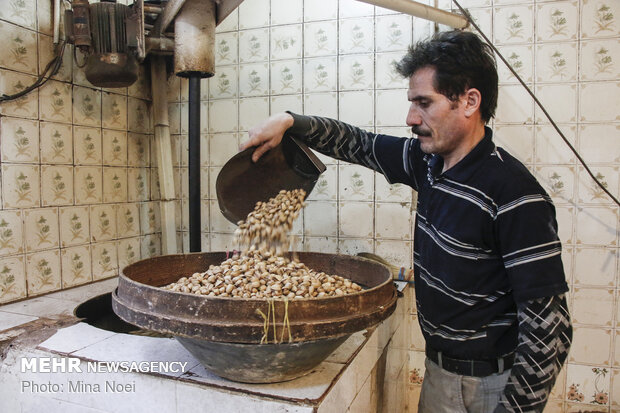 کارگاه تهیه و تولید آجیل عید