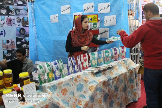 برپایی نمایشگاه« نوروزگاه عطر یاس» در صحن شمالی حرم امام راحل