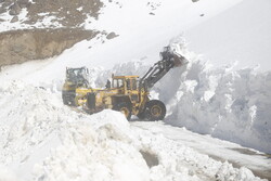مسدود شدن راه ارتباطی ۱۵ روستای هشترود بر اثر بارش برف