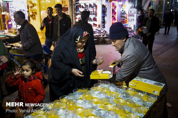 تکاپو در بازار دستفروشان تبریز
