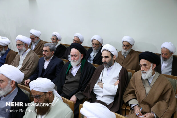 لقاء قائد الثورة الاسلامية بأعضاء مجلس خبراء القيادة 