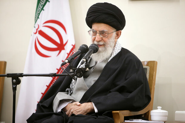 قائد الثورة الإسلامية: وضع الحدود مع الأعداء ضروري جداً 
