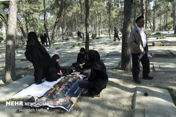 آخرین پنجشنبه سال و زیارت اهل قبور در گرگان