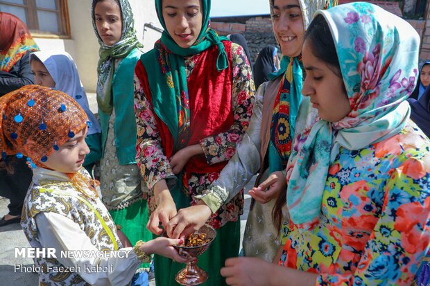 'Nowruz Khani' tradition in Golestan