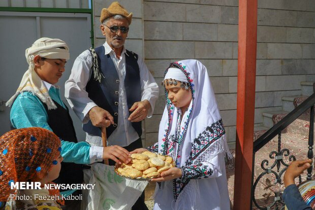 'Nowruz Khani' tradition in Golestan