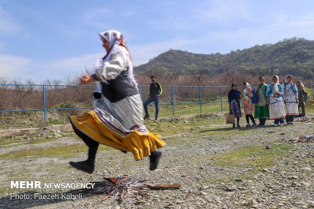 آیین نوروز خوانی در غرب گلستان