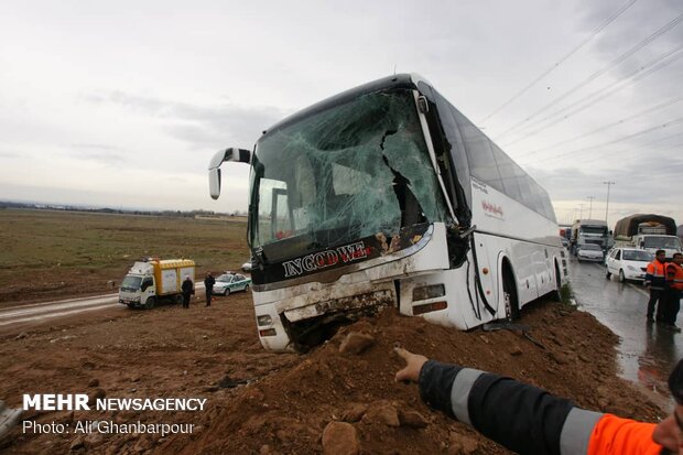 تصادف در جاده های زنجان ۳۶ کشته برجا گذاشته است 