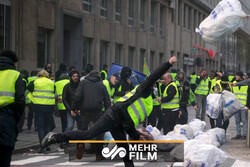 VIDEO: Police clash with Yellow Vest protesters headed to EU parliament
