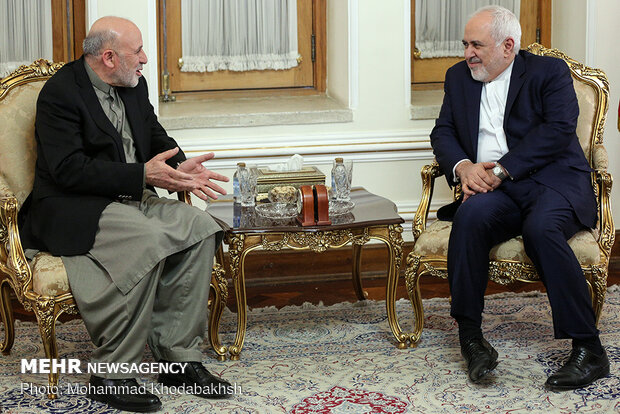 Zarif's meeting with Ghani's adviser in reconciliation affairs