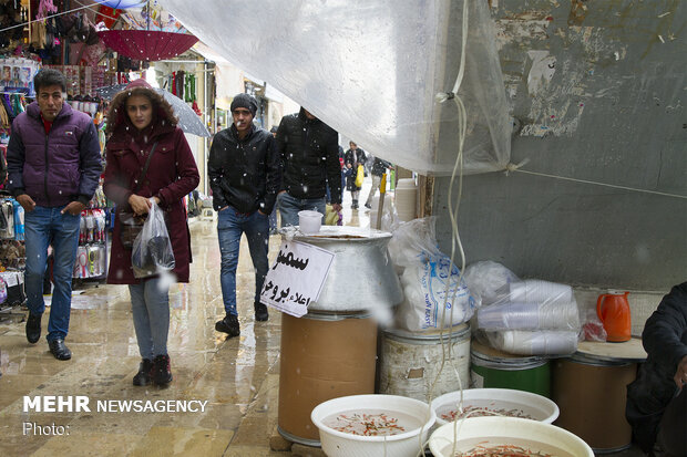سوق عيد النوروز في اراك تحت الثلوج
