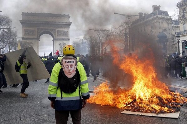 معترضان فرانسوی بار دیگر به خیابان‌ها ریختند