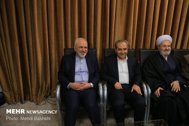 FM Zarif visits senior clerics in Qom