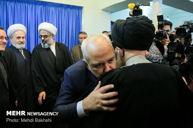 FM Zarif visits senior clerics in Qom