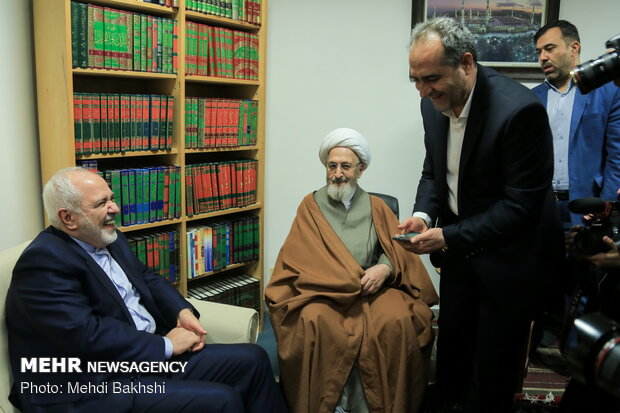 FM Zarif visits senior clerics in Qom