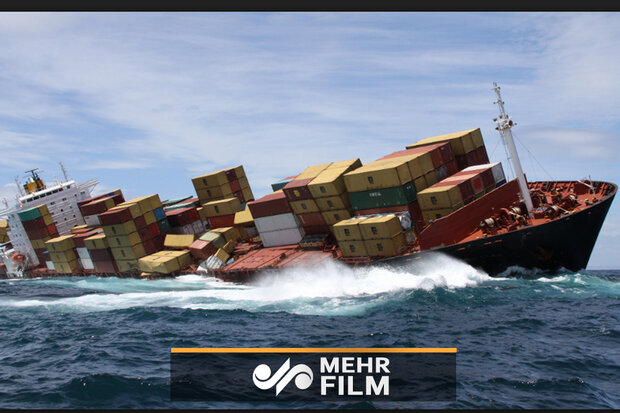 فیلمی از لحظه غرق شدن کشتی در بندر شهید رجایی