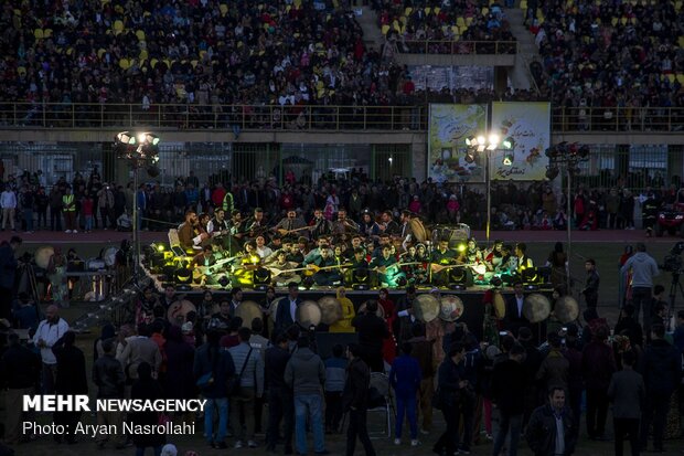 احتفالية ضخمة لعيد النوروز في سنندج ترحيباً بالربيع 