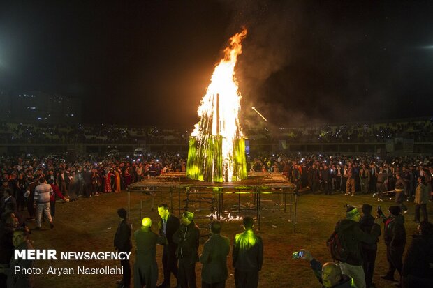 احتفالية ضخمة لعيد النوروز في سنندج ترحيباً بالربيع 