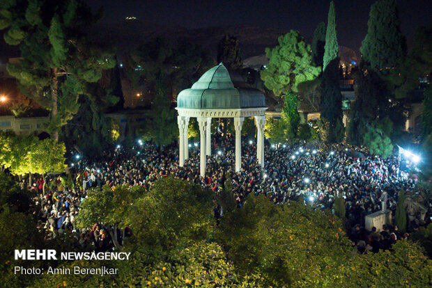 تحویل سال 1398 هجری شمسی در حافظیه شیراز