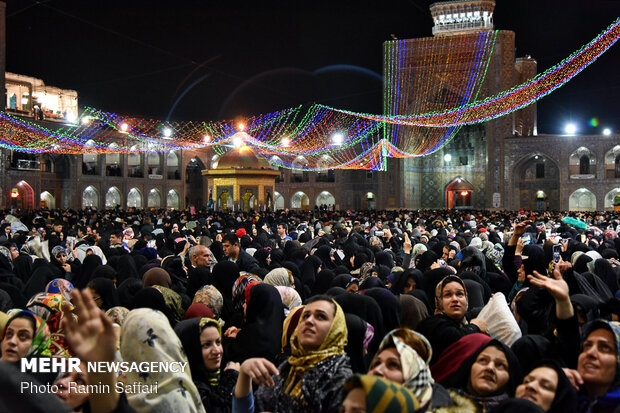 تحویل سال ۱۳۹۸ هجری شمسی در حافظیه شیراز