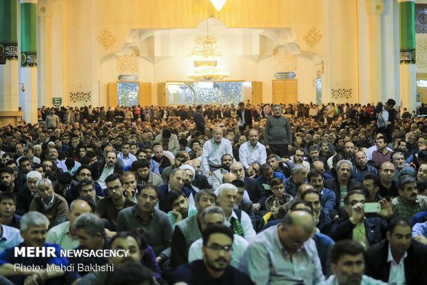 Pilgrims pray for good year at Hazrat Masoumeh (SA) Mausoleum