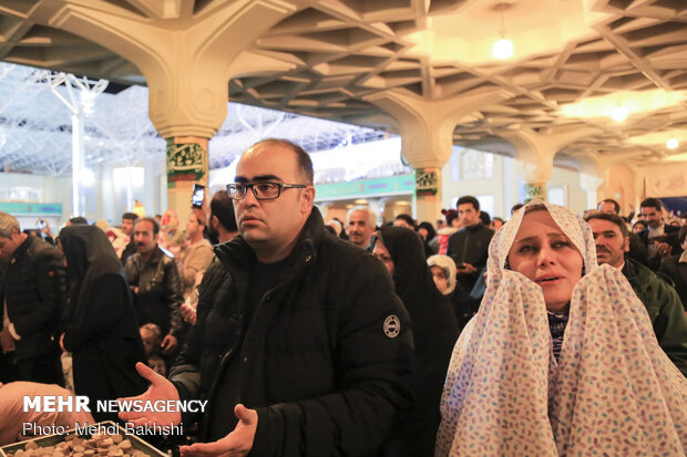 Pilgrims pray for good year at Hazrat Masoumeh (SA) Mausoleum