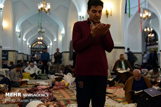 مراسم معنوی اعتکاف در حرم مطهر رضوی