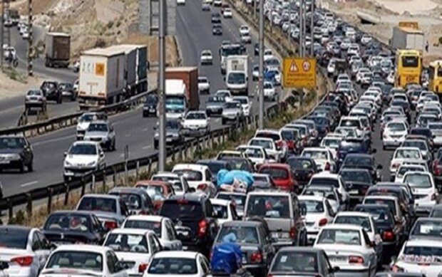 ترافیک نیمه سنگین آزادراه قزوین به کرج و آزادراه کرج به تهران
