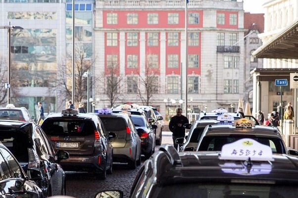 تجهیز تاکسی‌های برقی نروژ به فناوری سریع شارژ بی سیم