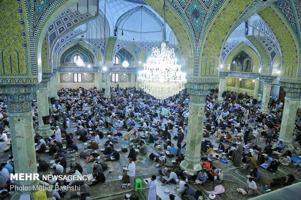 دعای «ام داود» معتکفین در قم
