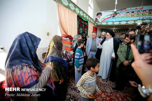 بازديد نماينده مقام معظم رهبري در استان گلستان از محل اسكان موقت سيل زدگان