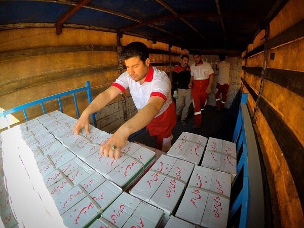 ۱۲۳۰۰ بسته صنایع غذایی برای سیل‌زدگان خوزستان ارسال شد