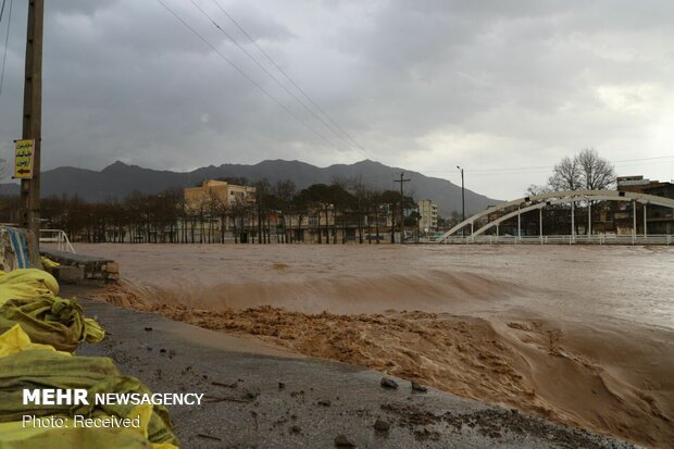 لرستان کے دریاؤں میں سیلاب کا پانی جاری