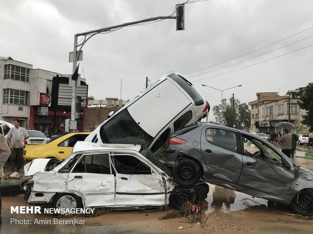 سیلاب شیراز ۱۷ کشته و ۶۸ مصدوم برجای گذاشت
