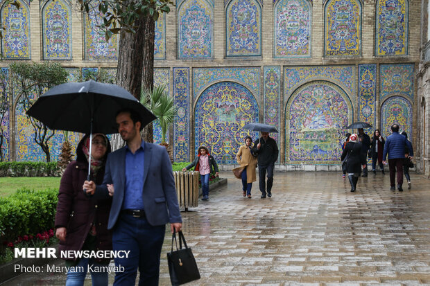 مسافران نوروزی در کاخ گلستان تهران