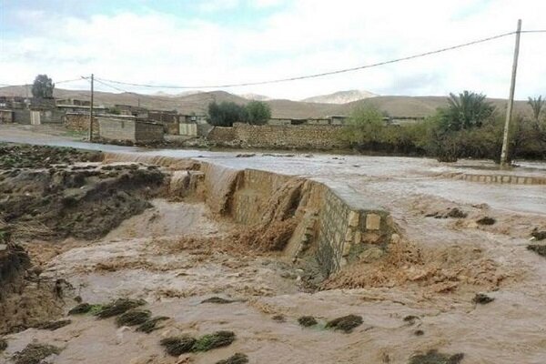 جاری شدن سیلاب در رودخانه شیون روستای بام اسفراین