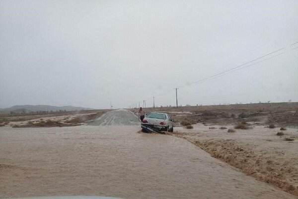 بازگشایی راه ارتباطی روستای بام/ سیلاب روستای کلاته سنجر مهار شد