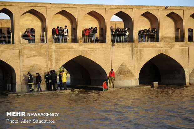 عودة المياه الى مجاريها في نهر "زاينده رود" باصفهان 