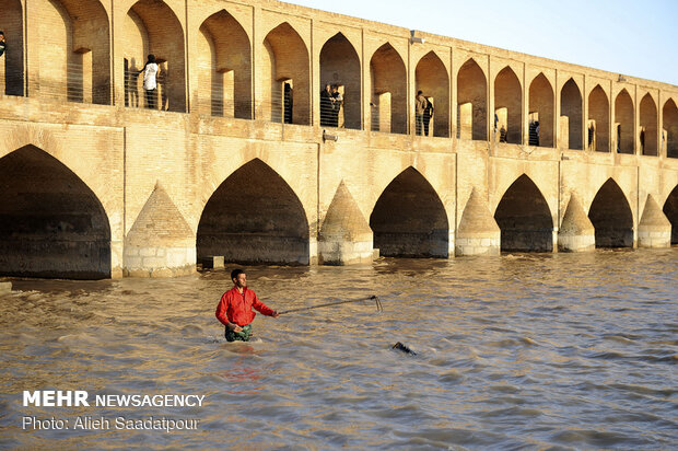 آب زاینده رود تا سه روز دیگر به اصفهان می رسد/افزایش خروجی سد
