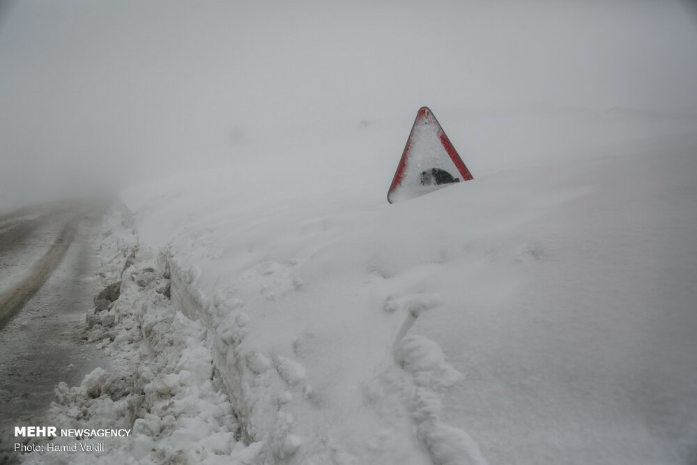 برف زمستانی در آذربایجان شرقی/بارش نیم متری وبسته شدن راه روستایی