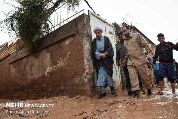 بازدید امام جمعه شیراز از مناطق سیل زده محله سعدی شیراز