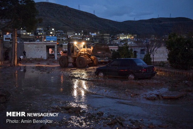 Shiraz Friday prayers leader visits flood-hit areas in Shiraz