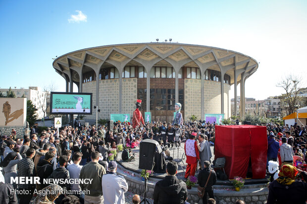 طهران تحتفل باليوم الوطني للفنون الاستعراضية