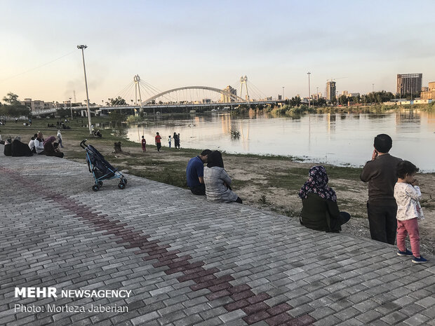 Karun bursting its banks in Ahvaz