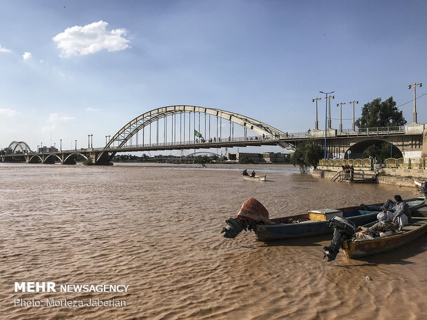 Karun bursting its banks in Ahvaz